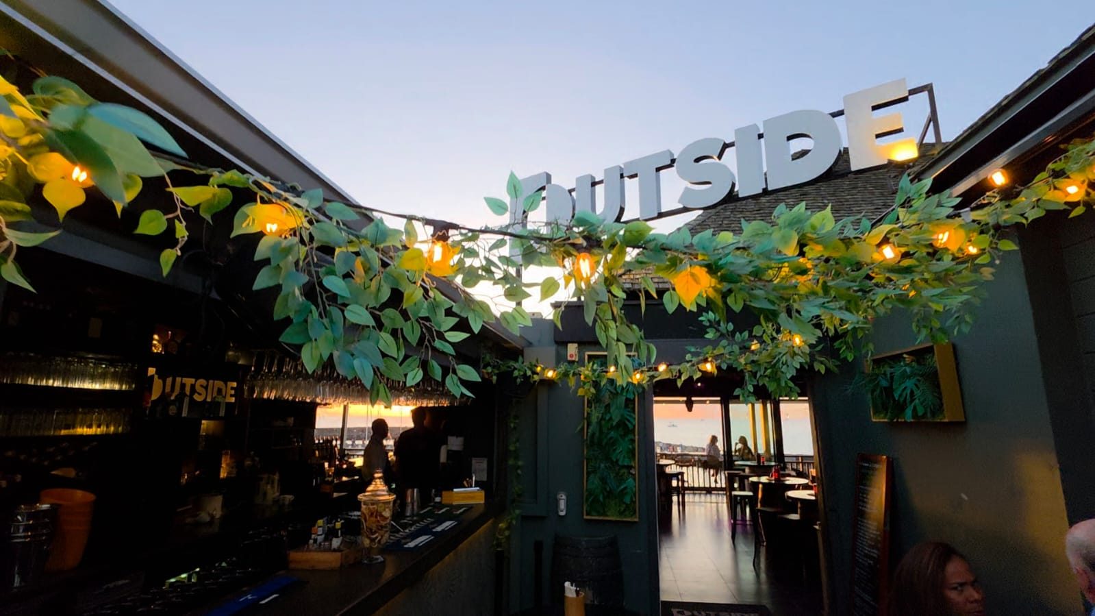 L'Outside, restaurant restaurant, bar, lounge & club à Saint-Gilles